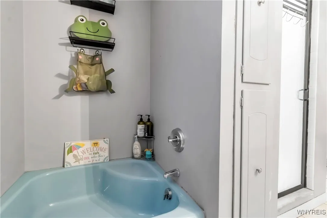 2503 Parkview Drive, Niagara Falls, New York 14305, Niagara Falls, New York 14305, 3 Bedrooms Bedrooms, 8 Rooms Rooms,1 BathroomBathrooms,Residential,For Sale,2503 Parkview Drive, Niagara Falls, New York 14305,B1616666