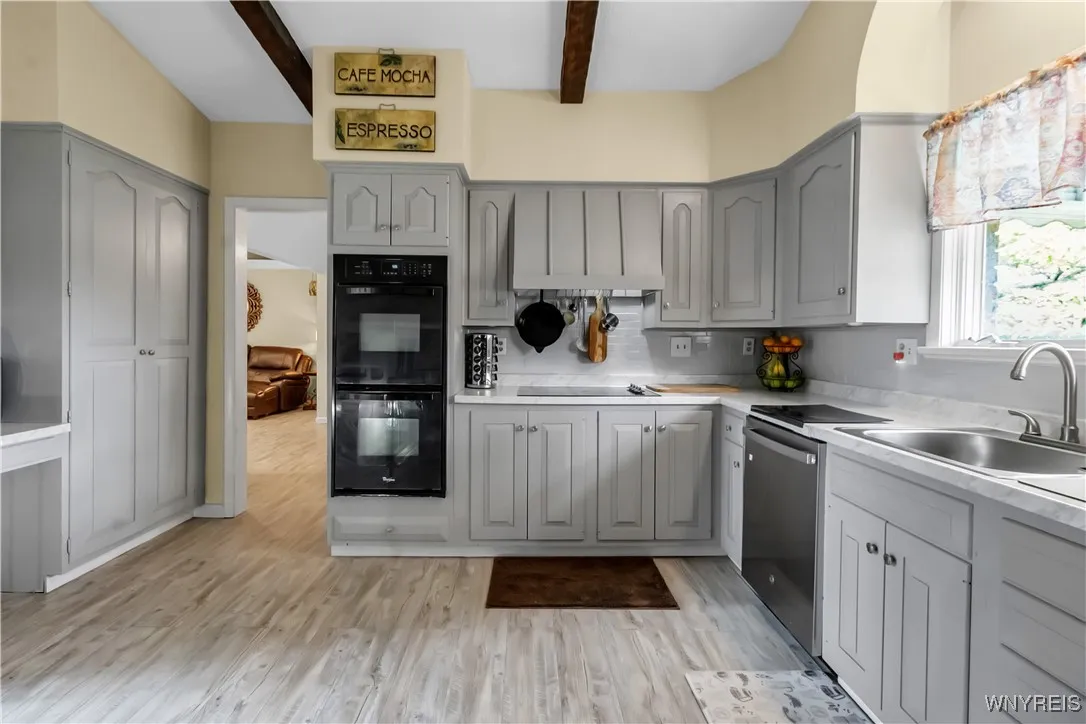 2503 Parkview Drive, Niagara Falls, New York 14305, Niagara Falls, New York 14305, 3 Bedrooms Bedrooms, 8 Rooms Rooms,1 BathroomBathrooms,Residential,For Sale,2503 Parkview Drive, Niagara Falls, New York 14305,B1616666