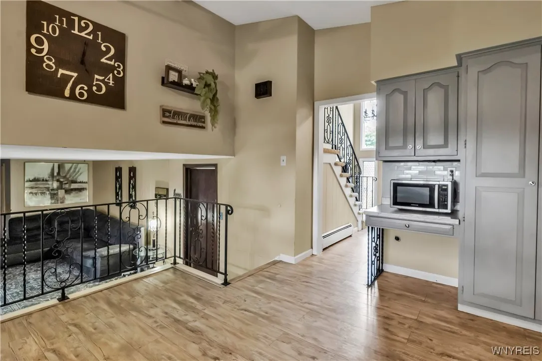 2503 Parkview Drive, Niagara Falls, New York 14305, Niagara Falls, New York 14305, 3 Bedrooms Bedrooms, 8 Rooms Rooms,1 BathroomBathrooms,Residential,For Sale,2503 Parkview Drive, Niagara Falls, New York 14305,B1616666