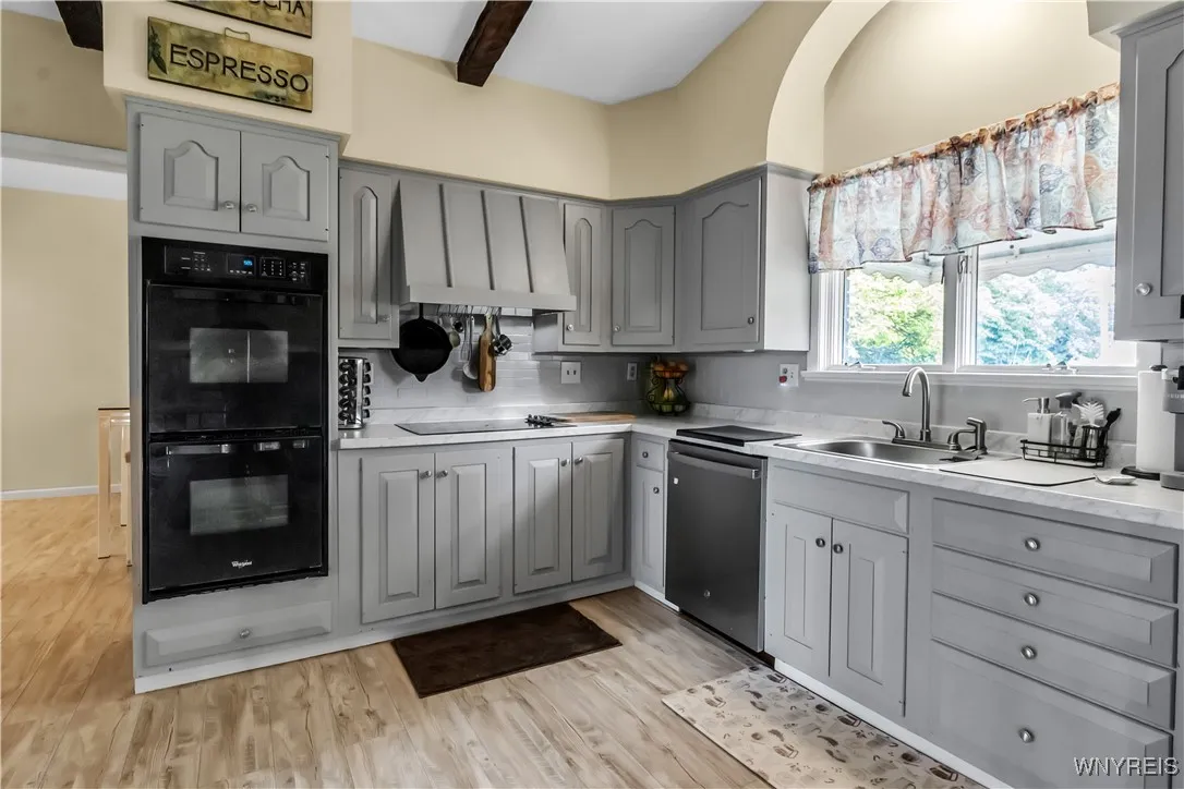 2503 Parkview Drive, Niagara Falls, New York 14305, Niagara Falls, New York 14305, 3 Bedrooms Bedrooms, 8 Rooms Rooms,1 BathroomBathrooms,Residential,For Sale,2503 Parkview Drive, Niagara Falls, New York 14305,B1616666