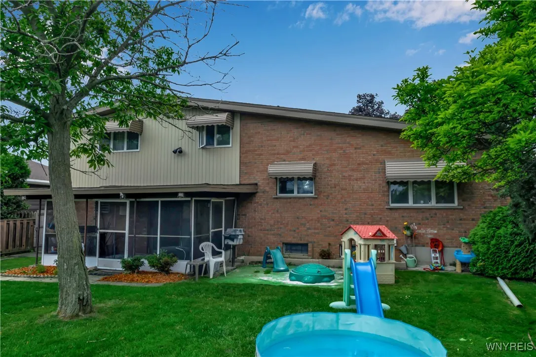 2503 Parkview Drive, Niagara Falls, New York 14305, Niagara Falls, New York 14305, 3 Bedrooms Bedrooms, 8 Rooms Rooms,1 BathroomBathrooms,Residential,For Sale,2503 Parkview Drive, Niagara Falls, New York 14305,B1616666