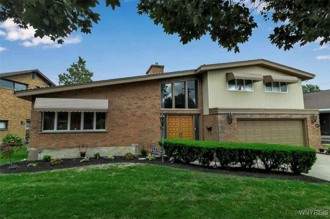 2503 Parkview Drive, Niagara Falls, New York 14305, Niagara Falls, New York 14305, 3 Bedrooms Bedrooms, 8 Rooms Rooms,1 BathroomBathrooms,Residential,For Sale,2503 Parkview Drive, Niagara Falls, New York 14305,B1616666