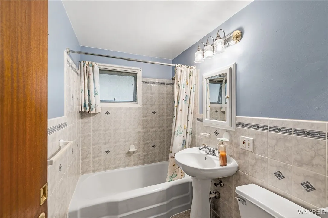 155 Mapleview Drive, Amherst, New York 14226, Amherst, New York 14226, 2 Bedrooms Bedrooms, 5 Rooms Rooms,1 BathroomBathrooms,Residential,Closed,155 Mapleview Drive, Amherst, New York 14226,B1616735