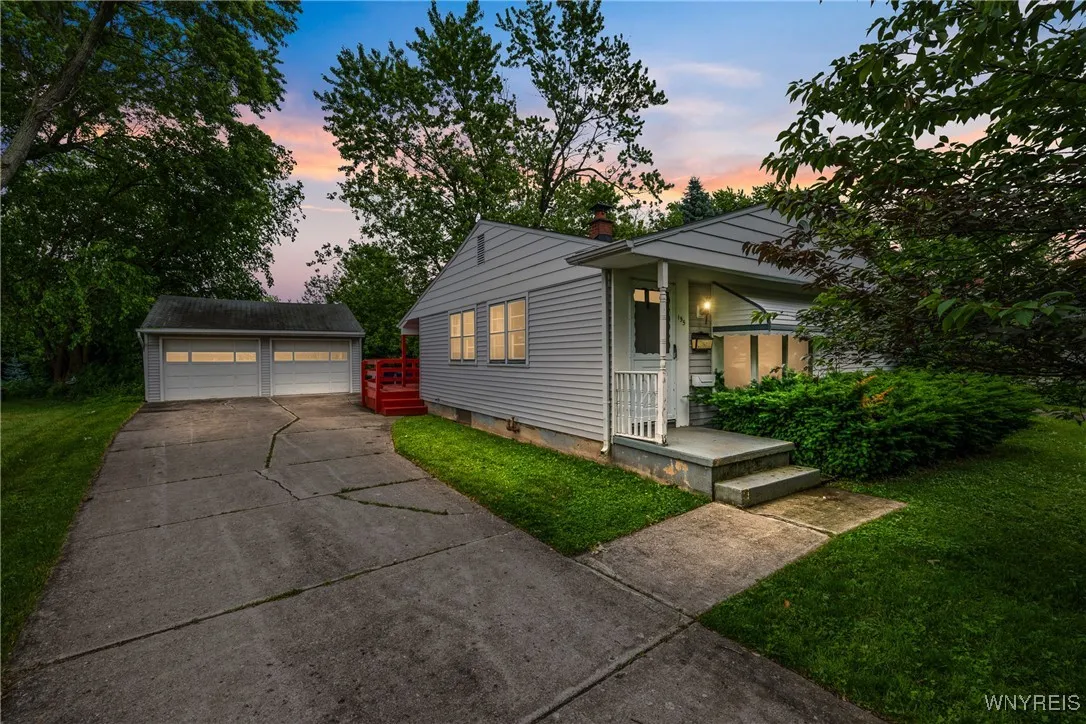 155 Mapleview Drive, Amherst, New York 14226, Amherst, New York 14226, 2 Bedrooms Bedrooms, 5 Rooms Rooms,1 BathroomBathrooms,Residential,Closed,155 Mapleview Drive, Amherst, New York 14226,B1616735