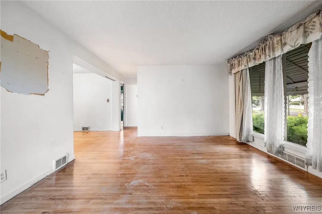 155 Mapleview Drive, Amherst, New York 14226, Amherst, New York 14226, 2 Bedrooms Bedrooms, 5 Rooms Rooms,1 BathroomBathrooms,Residential,Closed,155 Mapleview Drive, Amherst, New York 14226,B1616735
