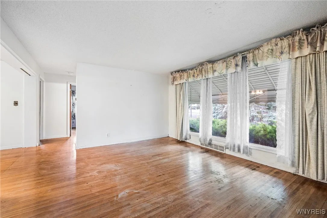 155 Mapleview Drive, Amherst, New York 14226, Amherst, New York 14226, 2 Bedrooms Bedrooms, 5 Rooms Rooms,1 BathroomBathrooms,Residential,Closed,155 Mapleview Drive, Amherst, New York 14226,B1616735