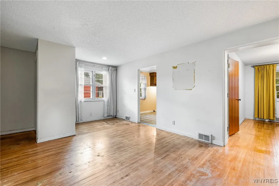 155 Mapleview Drive, Amherst, New York 14226, Amherst, New York 14226, 2 Bedrooms Bedrooms, 5 Rooms Rooms,1 BathroomBathrooms,Residential,Closed,155 Mapleview Drive, Amherst, New York 14226,B1616735