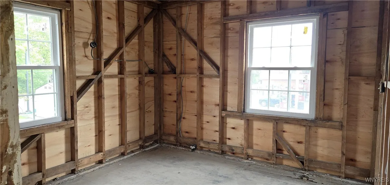 Upper 2 of 2 bedrooms