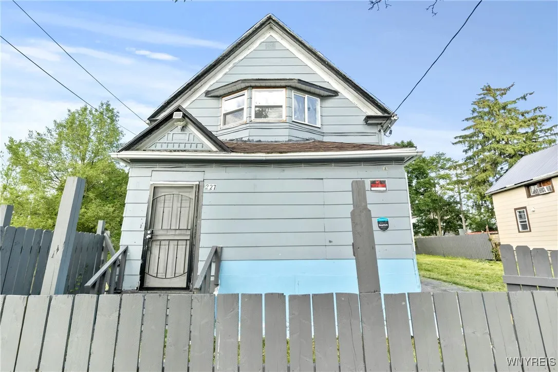 227 Burgard Place, Buffalo, New York 14211, Buffalo, New York 14211, 7 Bedrooms Bedrooms, ,3 BathroomsBathrooms,Residential,For Sale,227 Burgard Place, Buffalo, New York 14211,B1616023