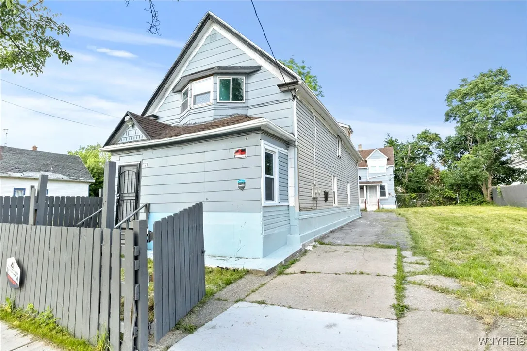 227 Burgard Place, Buffalo, New York 14211, Buffalo, New York 14211, 7 Bedrooms Bedrooms, ,3 BathroomsBathrooms,Residential,For Sale,227 Burgard Place, Buffalo, New York 14211,B1616023