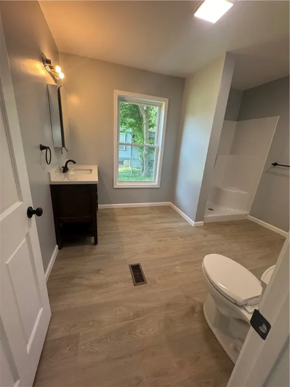 Bathroom, first floor with laundry, hook ups
