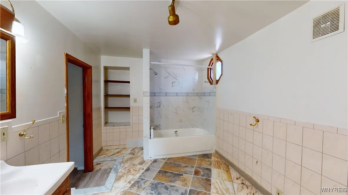 133 Freund Street, Buffalo, New York 14215, Buffalo, New York 14215, 3 Bedrooms Bedrooms, 5 Rooms Rooms,2 BathroomsBathrooms,Residential,For Sale,133 Freund Street, Buffalo, New York 14215,B1616802