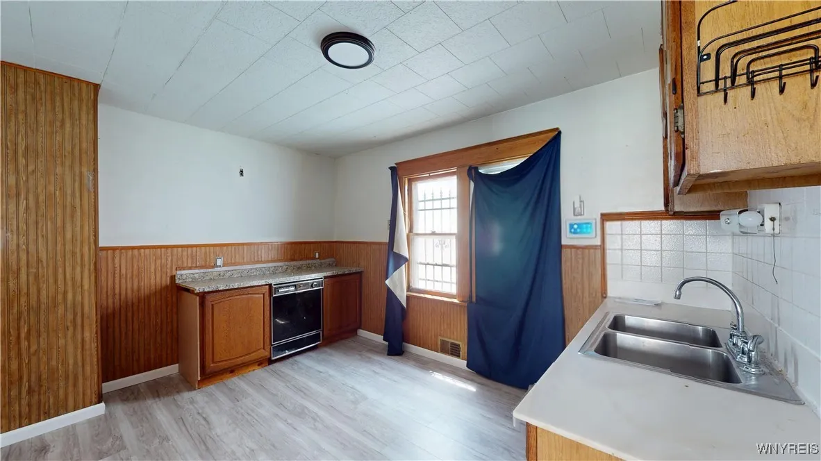 133 Freund Street, Buffalo, New York 14215, Buffalo, New York 14215, 3 Bedrooms Bedrooms, 5 Rooms Rooms,2 BathroomsBathrooms,Residential,For Sale,133 Freund Street, Buffalo, New York 14215,B1616802