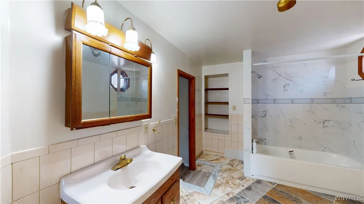 133 Freund Street, Buffalo, New York 14215, Buffalo, New York 14215, 3 Bedrooms Bedrooms, 5 Rooms Rooms,2 BathroomsBathrooms,Residential,For Sale,133 Freund Street, Buffalo, New York 14215,B1616802