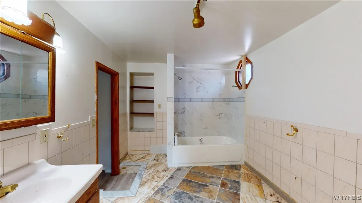 133 Freund Street, Buffalo, New York 14215, Buffalo, New York 14215, 3 Bedrooms Bedrooms, 5 Rooms Rooms,2 BathroomsBathrooms,Residential,For Sale,133 Freund Street, Buffalo, New York 14215,B1616802