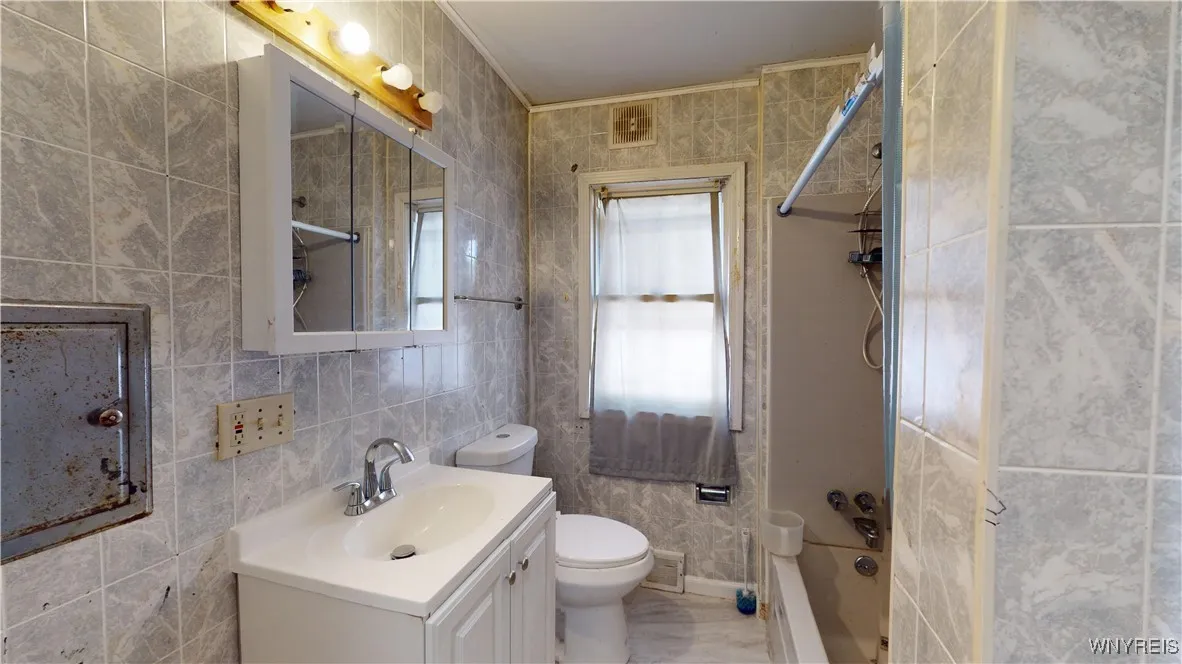 133 Freund Street, Buffalo, New York 14215, Buffalo, New York 14215, 3 Bedrooms Bedrooms, 5 Rooms Rooms,2 BathroomsBathrooms,Residential,For Sale,133 Freund Street, Buffalo, New York 14215,B1616802