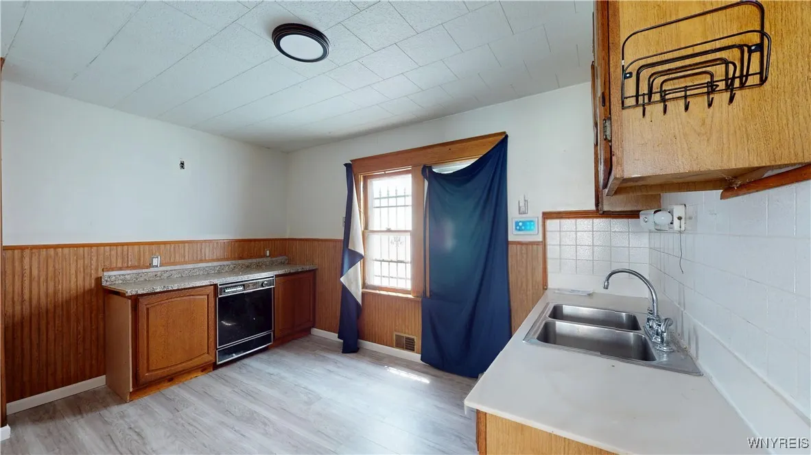 133 Freund Street, Buffalo, New York 14215, Buffalo, New York 14215, 3 Bedrooms Bedrooms, 5 Rooms Rooms,2 BathroomsBathrooms,Residential,For Sale,133 Freund Street, Buffalo, New York 14215,B1616802