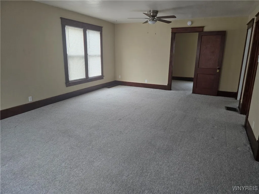 250 West Avenue, Lockport-city, New York 14094, Lockport-city, New York 14094, 1 Bedroom Bedrooms, 4 Rooms Rooms,1 BathroomBathrooms,Residential Lease,For Rent,250 West Avenue, Lockport-city, New York 14094,B1616849