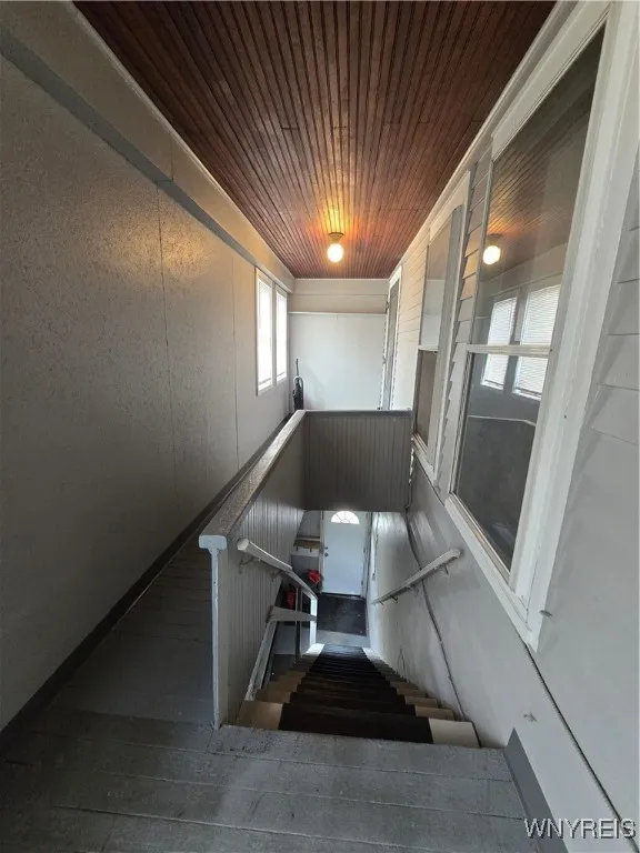 Landing and stairs to apt