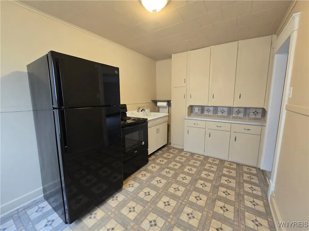 250 West Avenue, Lockport-city, New York 14094, Lockport-city, New York 14094, 1 Bedroom Bedrooms, 4 Rooms Rooms,1 BathroomBathrooms,Residential Lease,For Rent,250 West Avenue, Lockport-city, New York 14094,B1616849