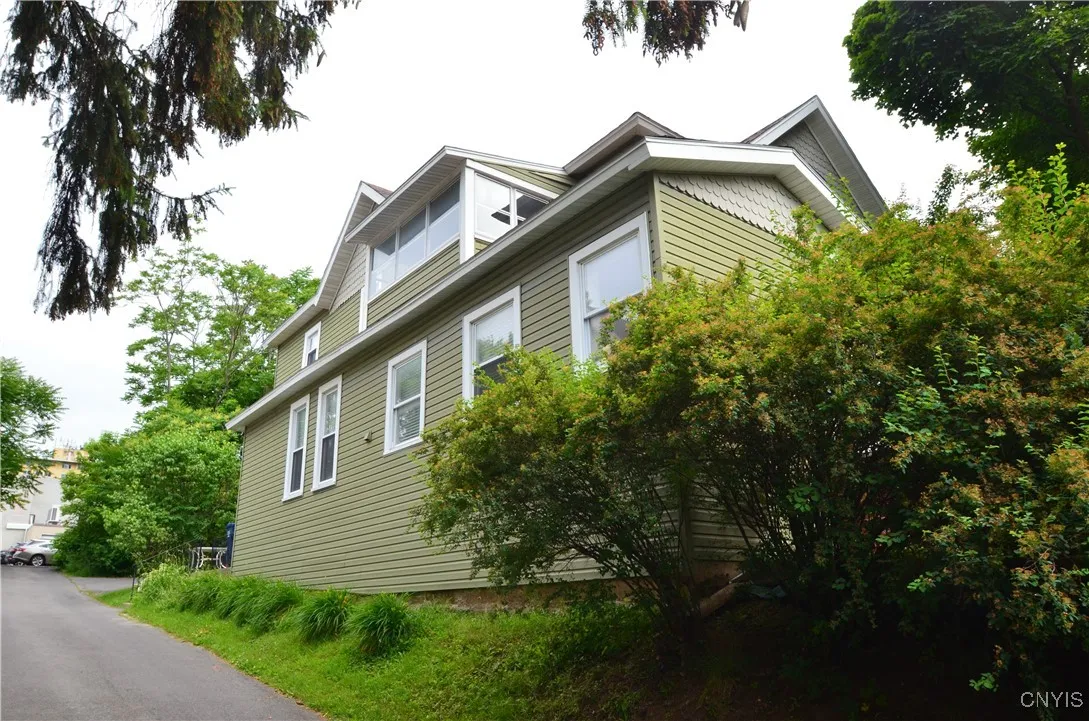 359 Green Street, Syracuse, New York 13203, Syracuse, New York 13203, 2 Bedrooms Bedrooms, 5 Rooms Rooms,1 BathroomBathrooms,Residential Lease,For Rent,359 Green Street, Syracuse, New York 13203,S1616640