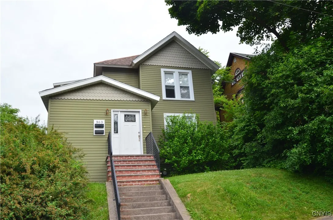 359 Green Street, Syracuse, New York 13203, Syracuse, New York 13203, 2 Bedrooms Bedrooms, 5 Rooms Rooms,1 BathroomBathrooms,Residential Lease,For Rent,359 Green Street, Syracuse, New York 13203,S1616640