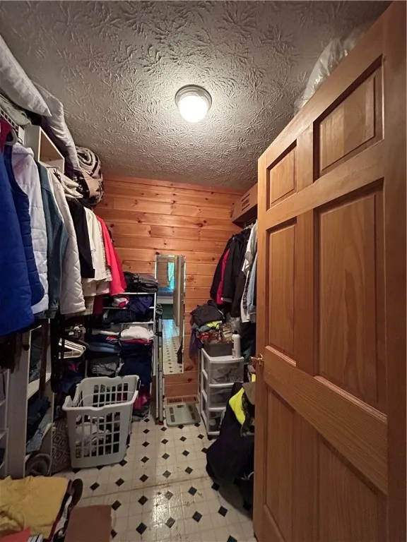 Master Suite Walk-in Closet