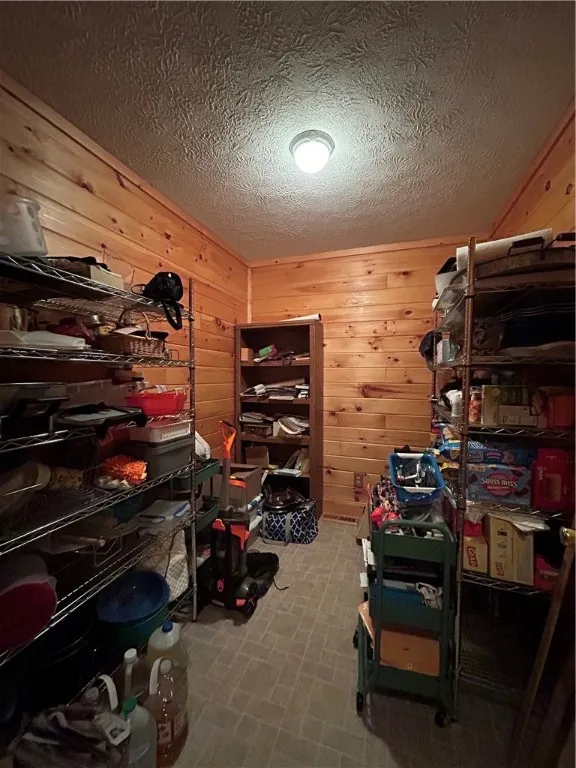 Walk-in Pantry