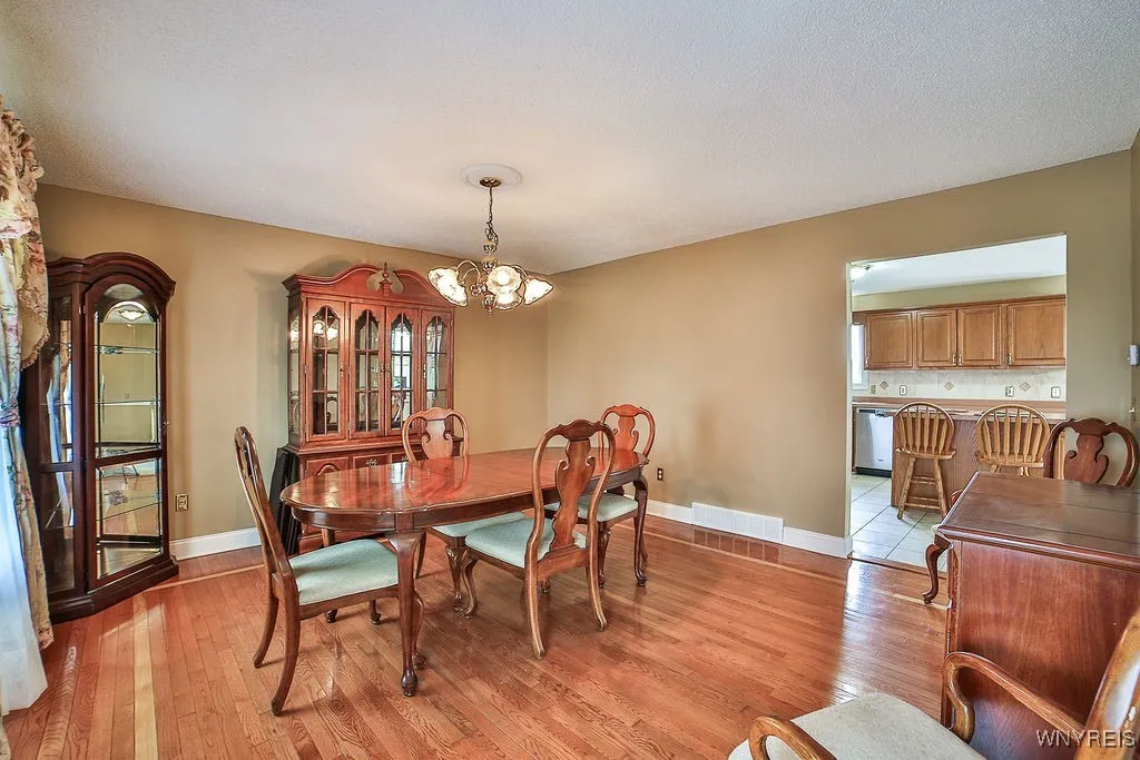 6850 Shawnee Road, Wheatfield, New York 14120, Wheatfield, New York 14120, 3 Bedrooms Bedrooms, 6 Rooms Rooms,3 BathroomsBathrooms,Residential,For Sale,6850 Shawnee Road, Wheatfield, New York 14120,B1611343