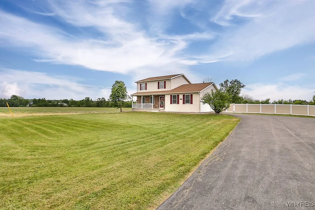 6850 Shawnee Road, Wheatfield, New York 14120, Wheatfield, New York 14120, 3 Bedrooms Bedrooms, 6 Rooms Rooms,3 BathroomsBathrooms,Residential,For Sale,6850 Shawnee Road, Wheatfield, New York 14120,B1611343