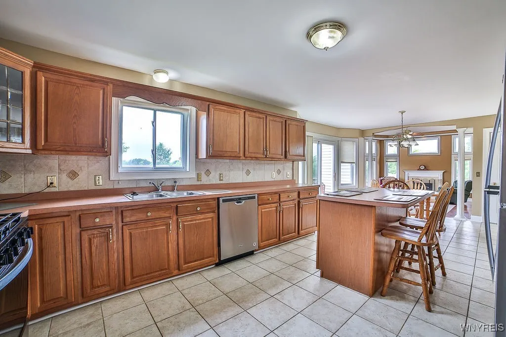 6850 Shawnee Road, Wheatfield, New York 14120, Wheatfield, New York 14120, 3 Bedrooms Bedrooms, 6 Rooms Rooms,3 BathroomsBathrooms,Residential,For Sale,6850 Shawnee Road, Wheatfield, New York 14120,B1611343