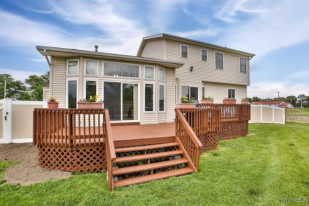 6850 Shawnee Road, Wheatfield, New York 14120, Wheatfield, New York 14120, 3 Bedrooms Bedrooms, 6 Rooms Rooms,3 BathroomsBathrooms,Residential,For Sale,6850 Shawnee Road, Wheatfield, New York 14120,B1611343