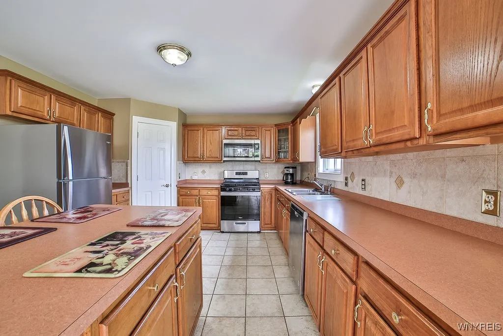 6850 Shawnee Road, Wheatfield, New York 14120, Wheatfield, New York 14120, 3 Bedrooms Bedrooms, 6 Rooms Rooms,3 BathroomsBathrooms,Residential,For Sale,6850 Shawnee Road, Wheatfield, New York 14120,B1611343