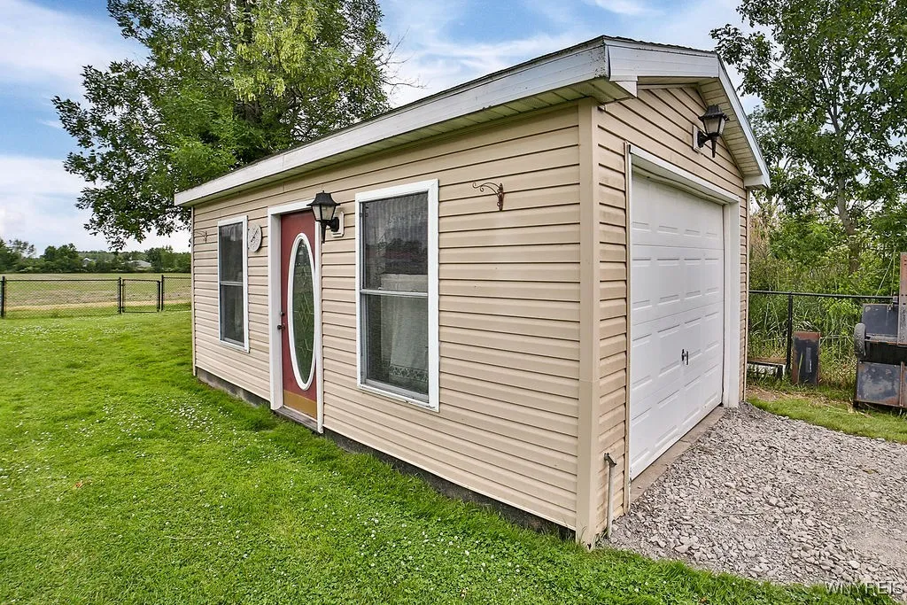 6850 Shawnee Road, Wheatfield, New York 14120, Wheatfield, New York 14120, 3 Bedrooms Bedrooms, 6 Rooms Rooms,3 BathroomsBathrooms,Residential,For Sale,6850 Shawnee Road, Wheatfield, New York 14120,B1611343