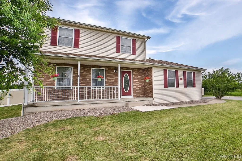 6850 Shawnee Road, Wheatfield, New York 14120, Wheatfield, New York 14120, 3 Bedrooms Bedrooms, 6 Rooms Rooms,3 BathroomsBathrooms,Residential,For Sale,6850 Shawnee Road, Wheatfield, New York 14120,B1611343