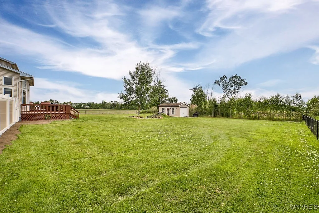 6850 Shawnee Road, Wheatfield, New York 14120, Wheatfield, New York 14120, 3 Bedrooms Bedrooms, 6 Rooms Rooms,3 BathroomsBathrooms,Residential,For Sale,6850 Shawnee Road, Wheatfield, New York 14120,B1611343