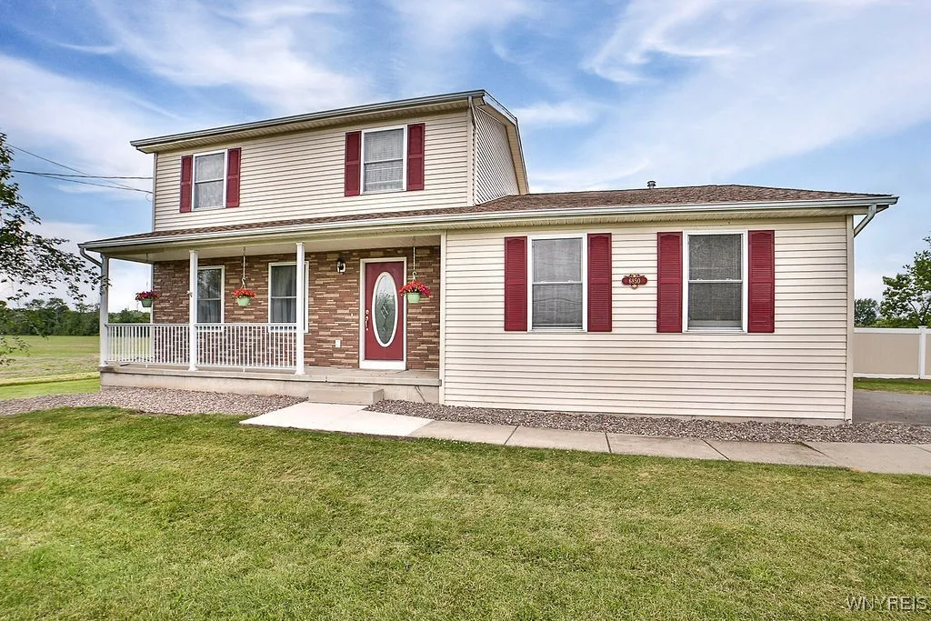6850 Shawnee Road, Wheatfield, New York 14120, Wheatfield, New York 14120, 3 Bedrooms Bedrooms, 6 Rooms Rooms,3 BathroomsBathrooms,Residential,For Sale,6850 Shawnee Road, Wheatfield, New York 14120,B1611343