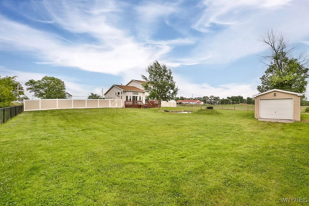 6850 Shawnee Road, Wheatfield, New York 14120, Wheatfield, New York 14120, 3 Bedrooms Bedrooms, 6 Rooms Rooms,3 BathroomsBathrooms,Residential,For Sale,6850 Shawnee Road, Wheatfield, New York 14120,B1611343