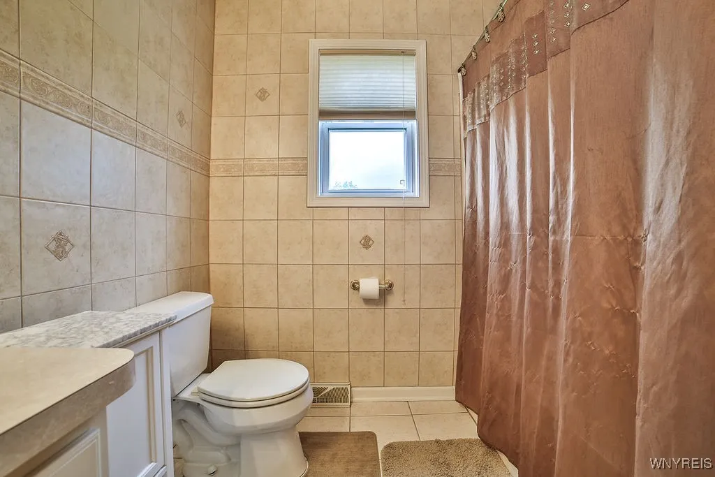 6850 Shawnee Road, Wheatfield, New York 14120, Wheatfield, New York 14120, 3 Bedrooms Bedrooms, 6 Rooms Rooms,3 BathroomsBathrooms,Residential,For Sale,6850 Shawnee Road, Wheatfield, New York 14120,B1611343