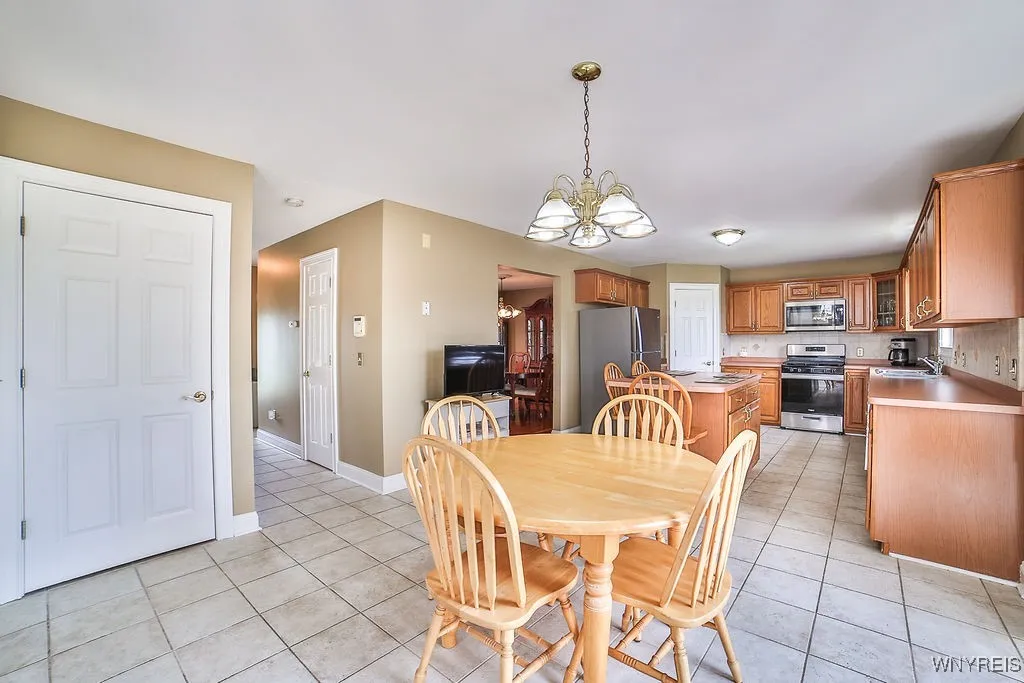 6850 Shawnee Road, Wheatfield, New York 14120, Wheatfield, New York 14120, 3 Bedrooms Bedrooms, 6 Rooms Rooms,3 BathroomsBathrooms,Residential,For Sale,6850 Shawnee Road, Wheatfield, New York 14120,B1611343