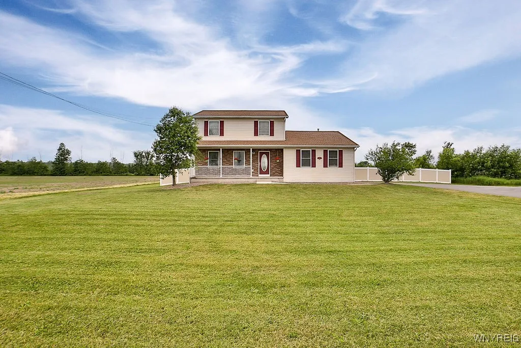 6850 Shawnee Road, Wheatfield, New York 14120, Wheatfield, New York 14120, 3 Bedrooms Bedrooms, 6 Rooms Rooms,3 BathroomsBathrooms,Residential,For Sale,6850 Shawnee Road, Wheatfield, New York 14120,B1611343