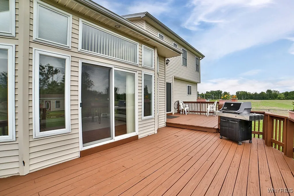 6850 Shawnee Road, Wheatfield, New York 14120, Wheatfield, New York 14120, 3 Bedrooms Bedrooms, 6 Rooms Rooms,3 BathroomsBathrooms,Residential,For Sale,6850 Shawnee Road, Wheatfield, New York 14120,B1611343