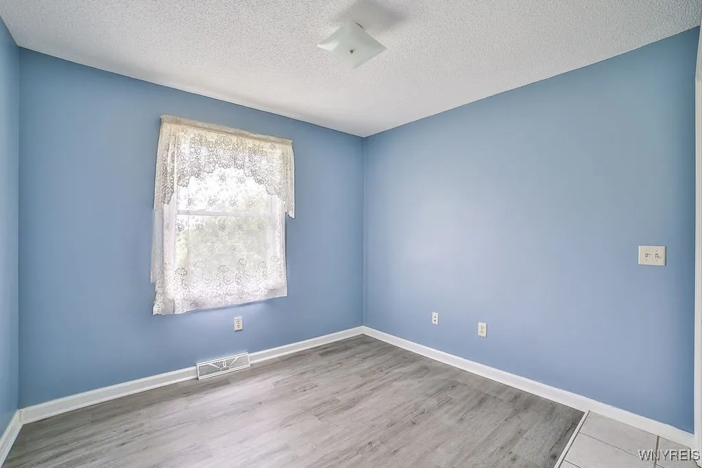 6850 Shawnee Road, Wheatfield, New York 14120, Wheatfield, New York 14120, 3 Bedrooms Bedrooms, 6 Rooms Rooms,3 BathroomsBathrooms,Residential,For Sale,6850 Shawnee Road, Wheatfield, New York 14120,B1611343