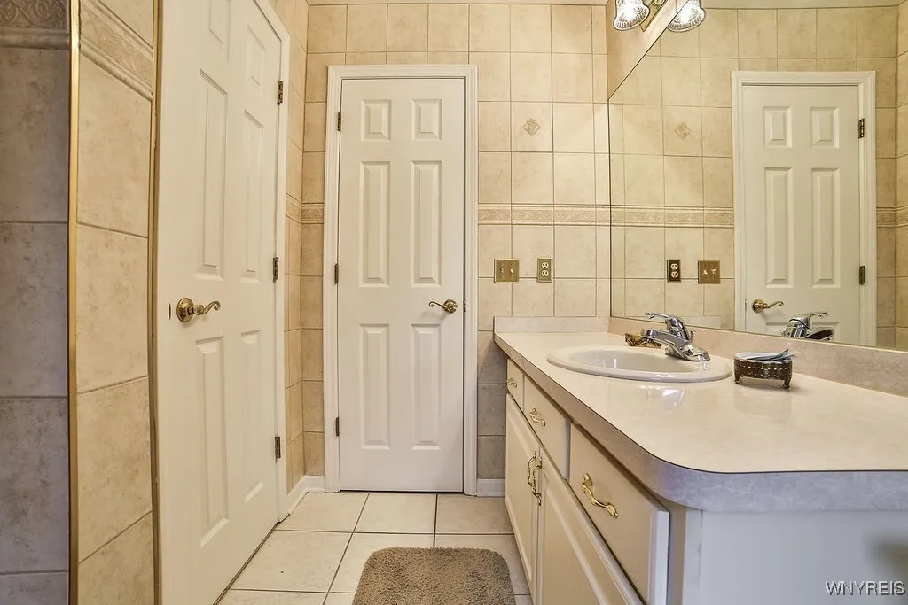 6850 Shawnee Road, Wheatfield, New York 14120, Wheatfield, New York 14120, 3 Bedrooms Bedrooms, 6 Rooms Rooms,3 BathroomsBathrooms,Residential,For Sale,6850 Shawnee Road, Wheatfield, New York 14120,B1611343