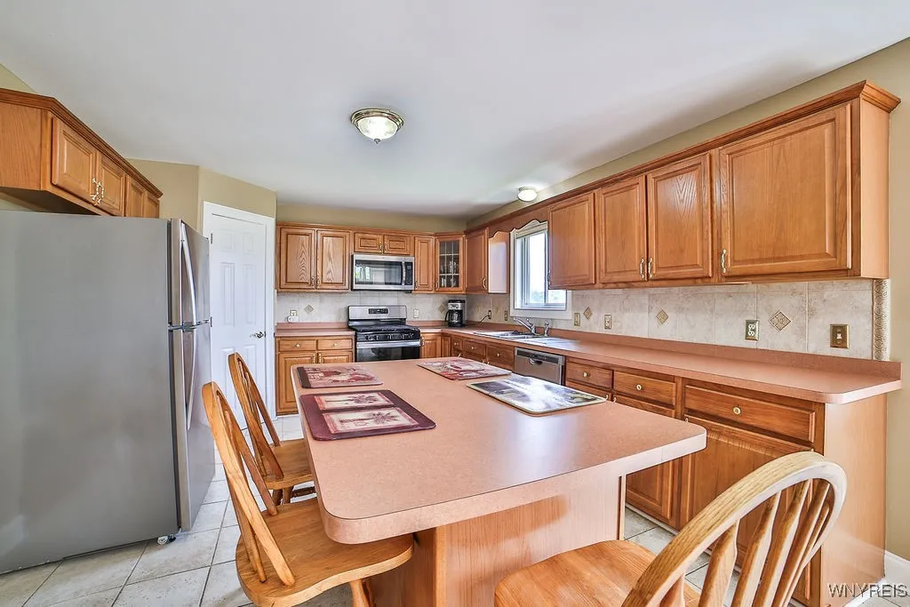 6850 Shawnee Road, Wheatfield, New York 14120, Wheatfield, New York 14120, 3 Bedrooms Bedrooms, 6 Rooms Rooms,3 BathroomsBathrooms,Residential,For Sale,6850 Shawnee Road, Wheatfield, New York 14120,B1611343