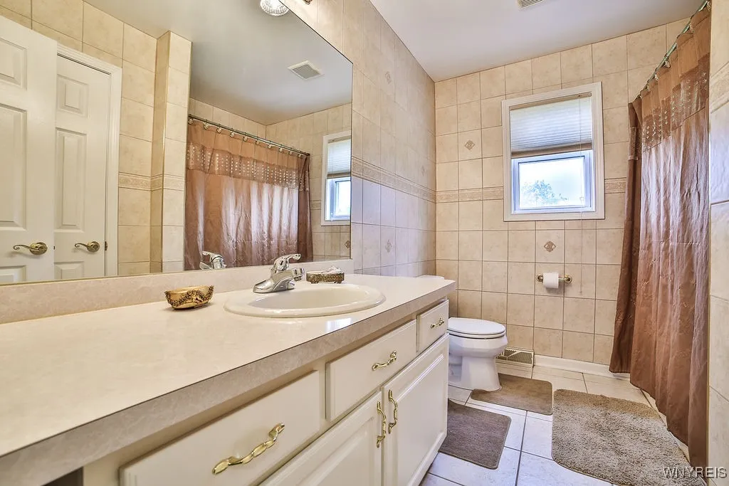 6850 Shawnee Road, Wheatfield, New York 14120, Wheatfield, New York 14120, 3 Bedrooms Bedrooms, 6 Rooms Rooms,3 BathroomsBathrooms,Residential,For Sale,6850 Shawnee Road, Wheatfield, New York 14120,B1611343
