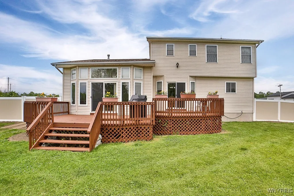 6850 Shawnee Road, Wheatfield, New York 14120, Wheatfield, New York 14120, 3 Bedrooms Bedrooms, 6 Rooms Rooms,3 BathroomsBathrooms,Residential,For Sale,6850 Shawnee Road, Wheatfield, New York 14120,B1611343