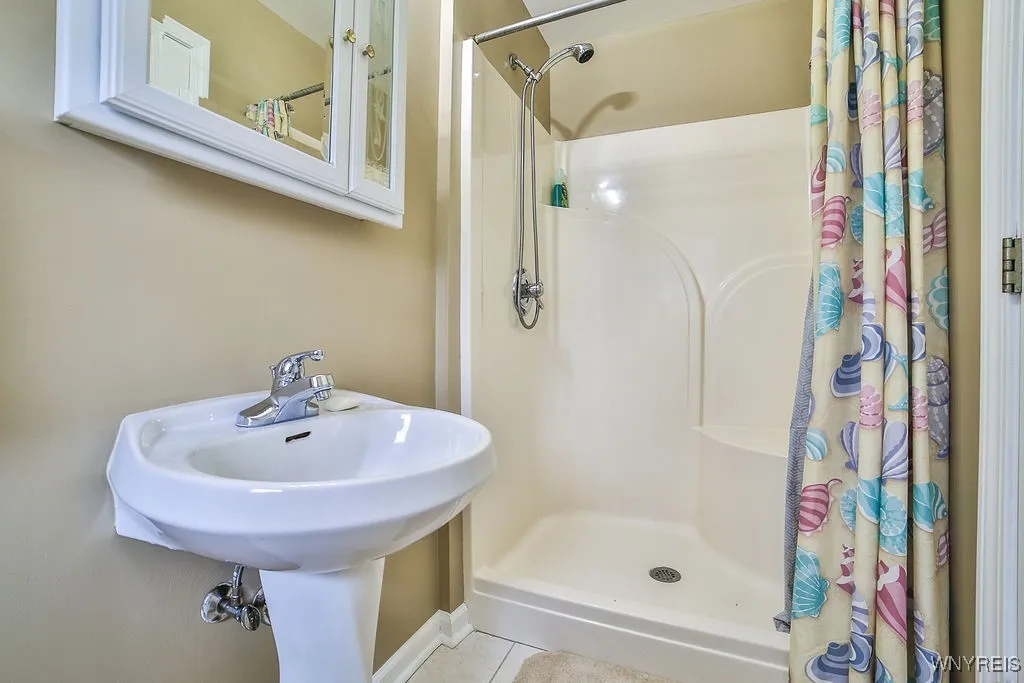6850 Shawnee Road, Wheatfield, New York 14120, Wheatfield, New York 14120, 3 Bedrooms Bedrooms, 6 Rooms Rooms,3 BathroomsBathrooms,Residential,For Sale,6850 Shawnee Road, Wheatfield, New York 14120,B1611343