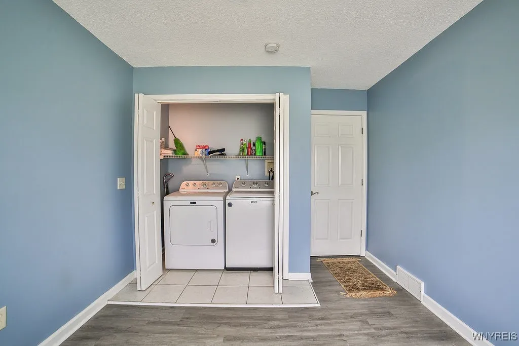 6850 Shawnee Road, Wheatfield, New York 14120, Wheatfield, New York 14120, 3 Bedrooms Bedrooms, 6 Rooms Rooms,3 BathroomsBathrooms,Residential,For Sale,6850 Shawnee Road, Wheatfield, New York 14120,B1611343
