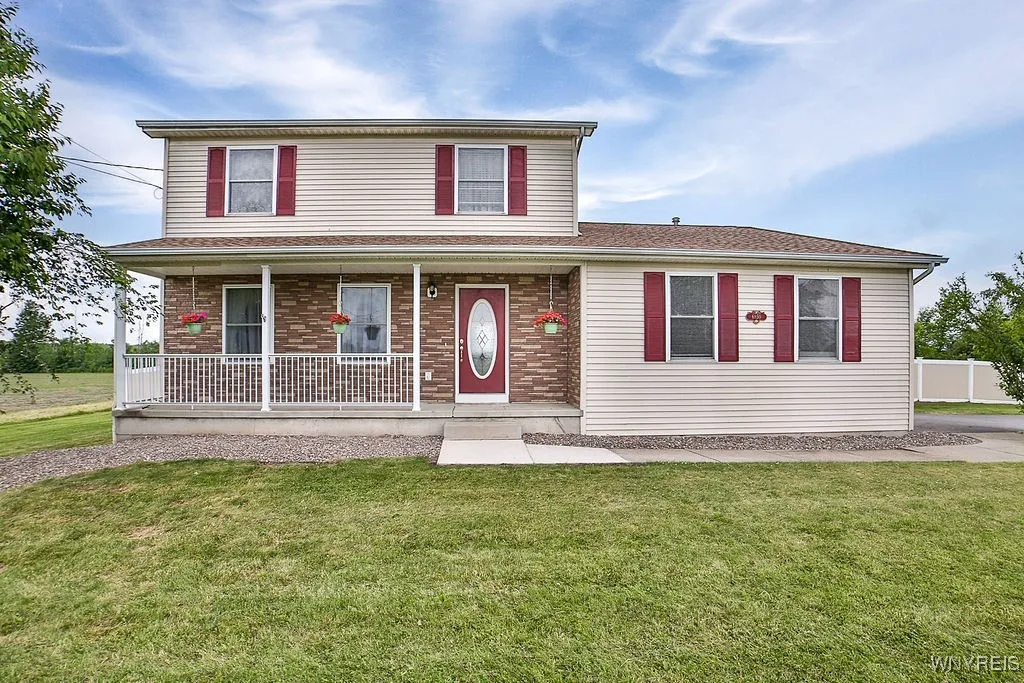 6850 Shawnee Road, Wheatfield, New York 14120, Wheatfield, New York 14120, 3 Bedrooms Bedrooms, 6 Rooms Rooms,3 BathroomsBathrooms,Residential,For Sale,6850 Shawnee Road, Wheatfield, New York 14120,B1611343